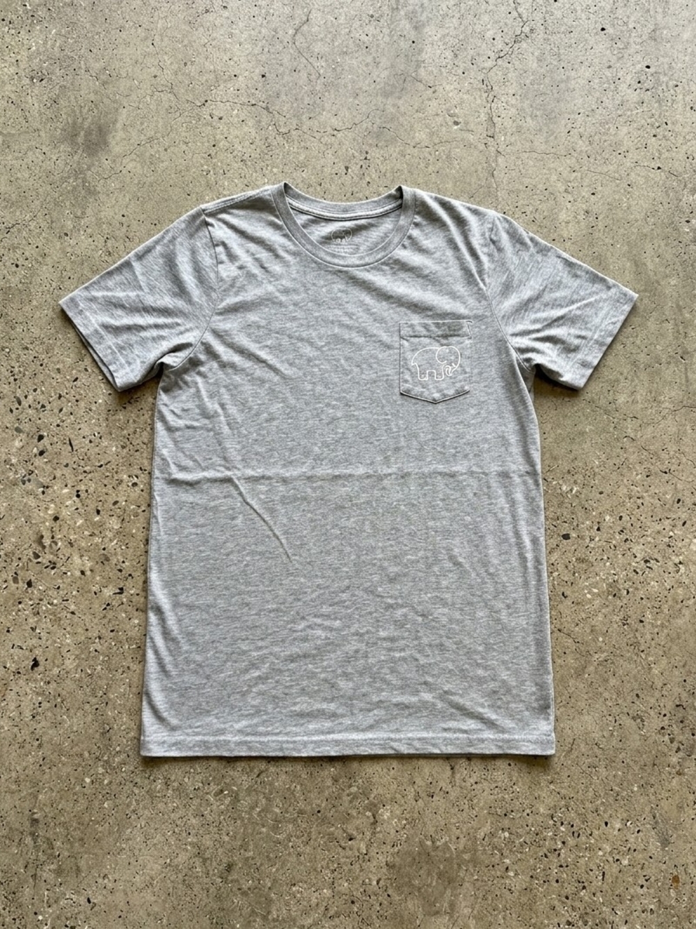 ivory ella Women's Heather Gray Pocket Tee with Elephant Outline Size L